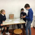 In laboratorio di scienze